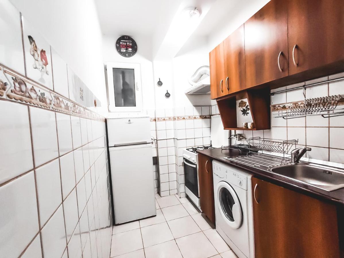 Parliament 1Br Apartment W Self Check In Bucarest Esterno foto