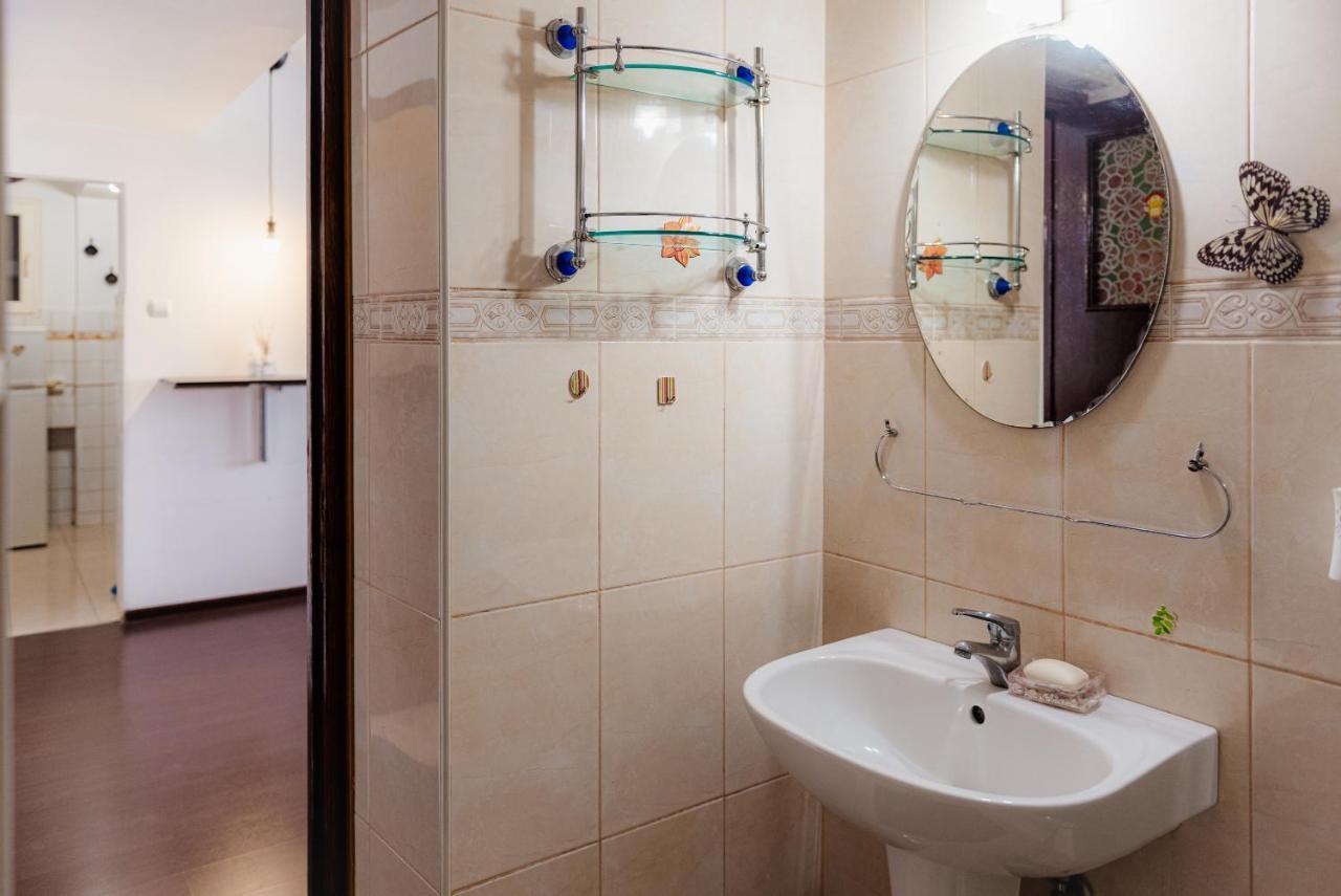 Parliament 1Br Apartment W Self Check In Bucarest Esterno foto